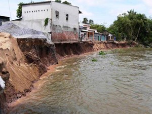 Sạt lở ở Đồng bằng sông Cửu Long: Cần xem lại quy hoạch đô thị ven sông. (26/4/2017)